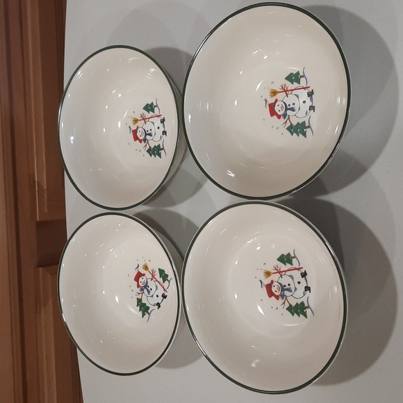 Pfaltzgraff Other - Pfaltzgraff "Snow Village" bowls euc